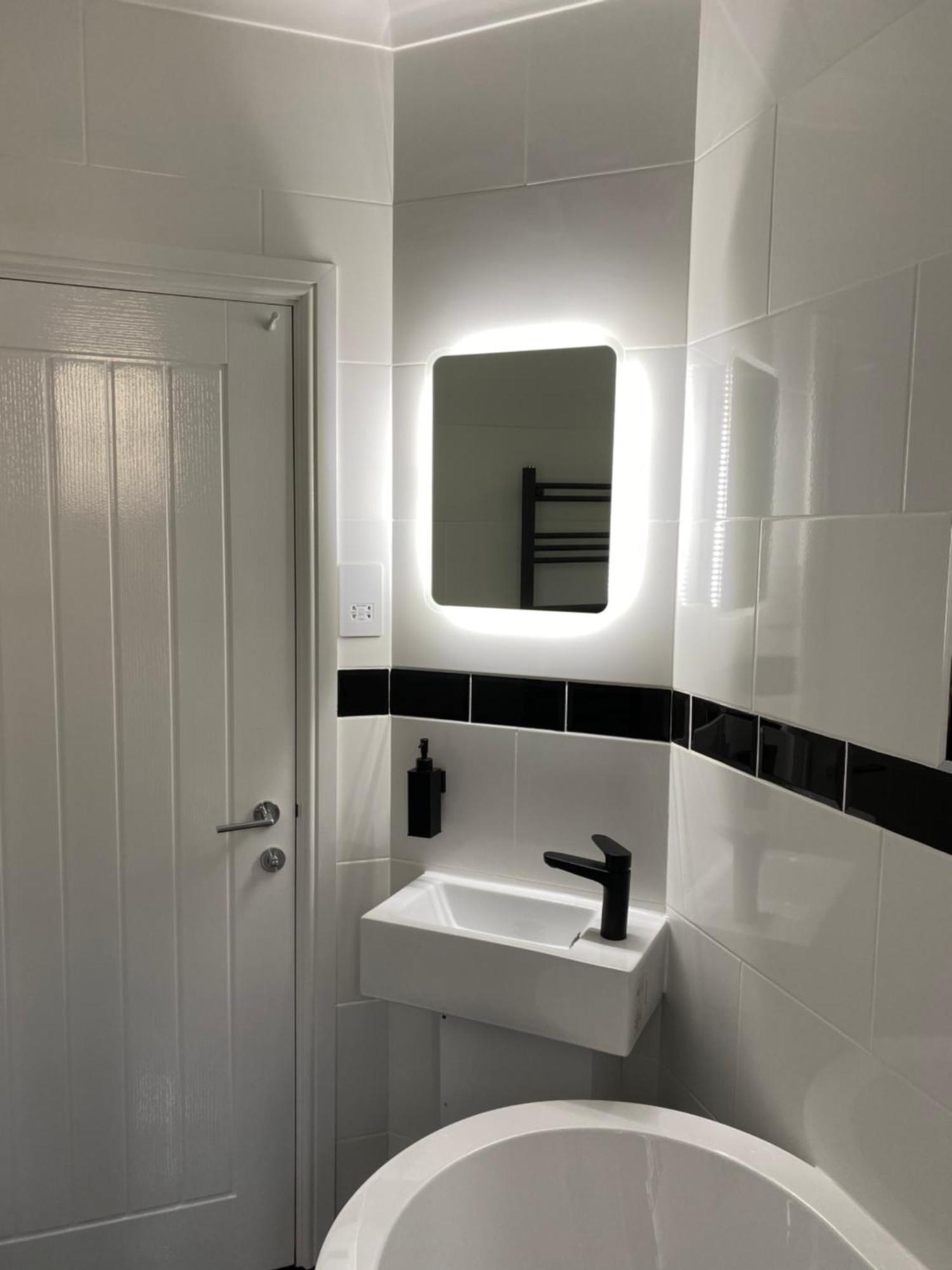 Two Bedroom Two Bathrooms Superior Apartment ロンドン エクステリア 写真